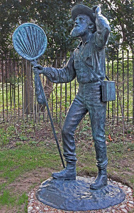 Bronze_statue_of_Alfred_Russel_Wallace