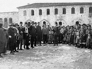 Armenian_refugees_camps_Aleppo_1918_main_Ottoman_barracks_(2)