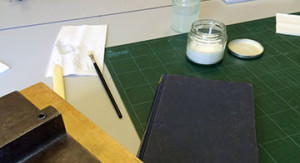 Practising hinge-tightening using EVA glue 