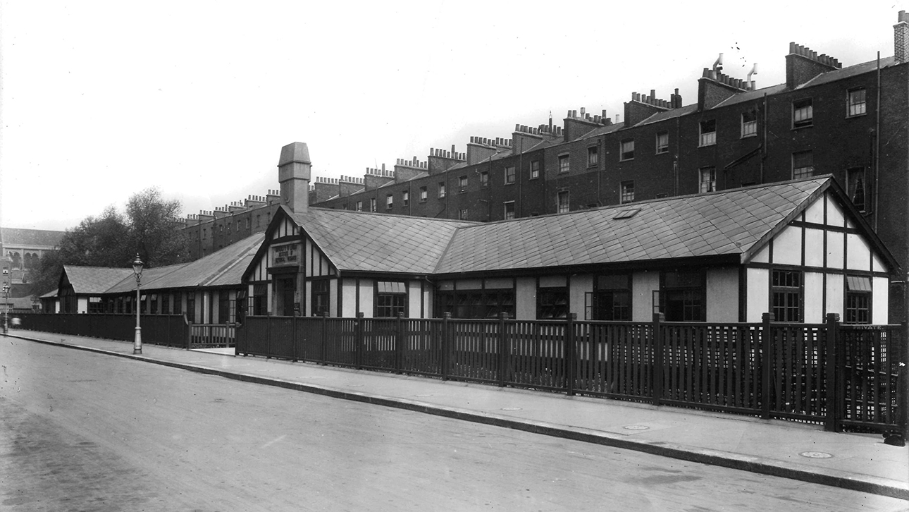 The original IHR building, a long low hut on Malet street with the houses on Torrington square behind.